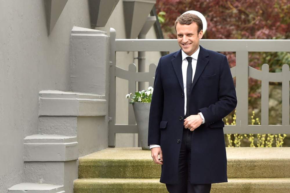 Emmanuel Macron sur le perron de la villa Monejean, 
au Touquet-Paris-Plage.
©AFP