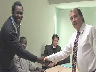 Le jour de ses 16 ans, il signe son premier contrat pro, à Anderlecht. Au grand bonheur de la direction mauve…