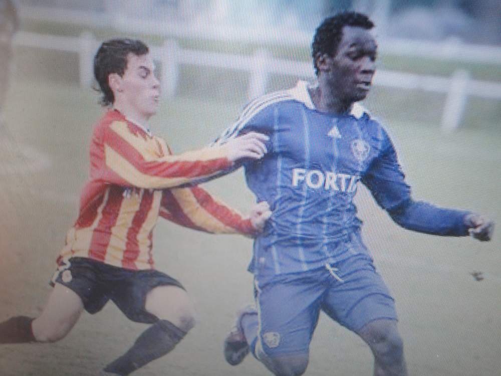 Il a presque toujours joué dans la catégorie supérieure : il a ici 13 ans et joue avec les moins de 15.